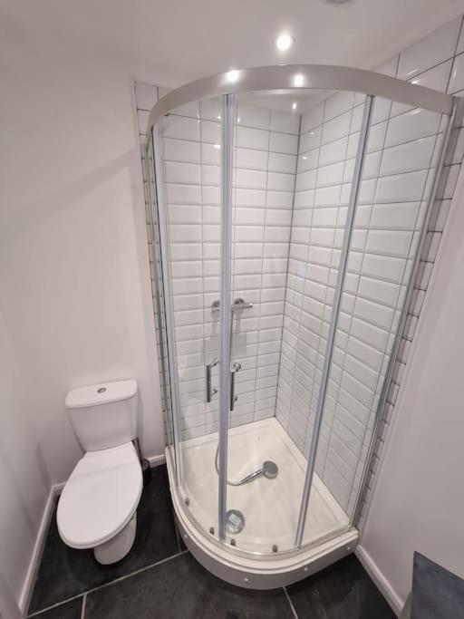 Апартаменты The Den - A Modern, Quirky, Self Contained Unit Браунтон Экстерьер фото